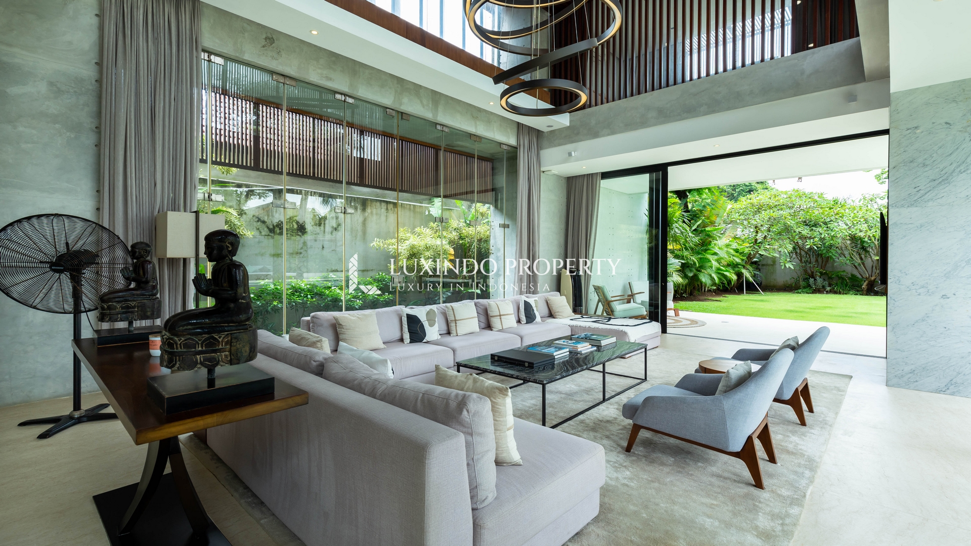 BATU BELIG - MODERN DESIGNER 4 BEDROOM VILLA NEAR BY THE BEACH