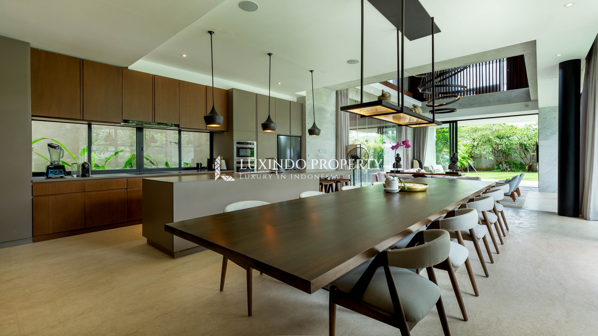 BATU BELIG - MODERN DESIGNER 4 BEDROOM VILLA NEAR BY THE BEACH