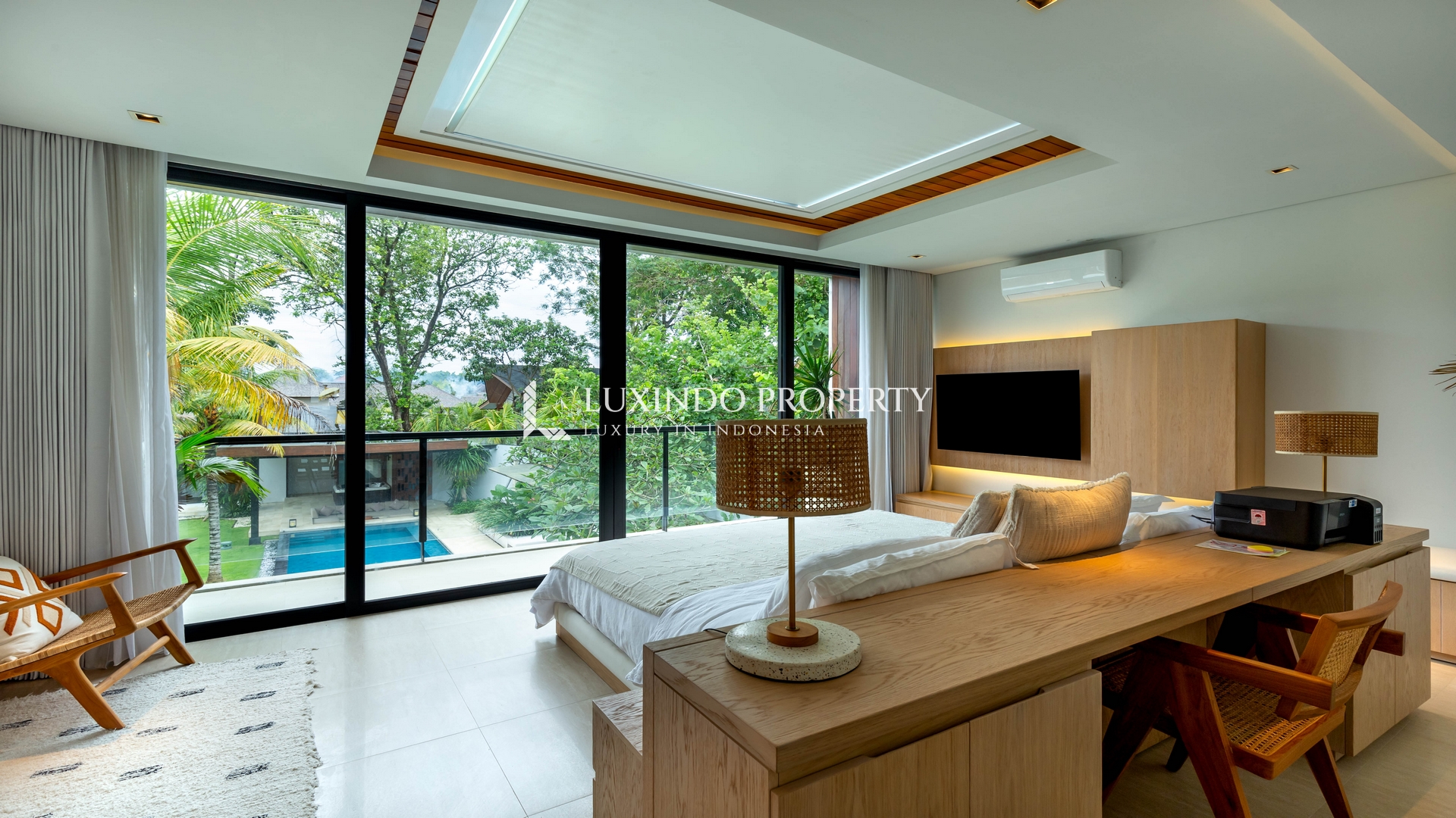 BATU BELIG - MODERN DESIGNER 4 BEDROOM VILLA NEAR BY THE BEACH