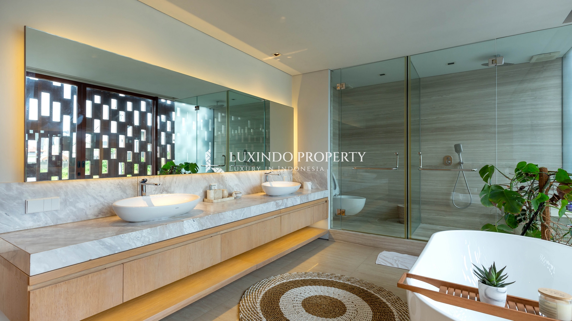 BATU BELIG - MODERN DESIGNER 4 BEDROOM VILLA NEAR BY THE BEACH