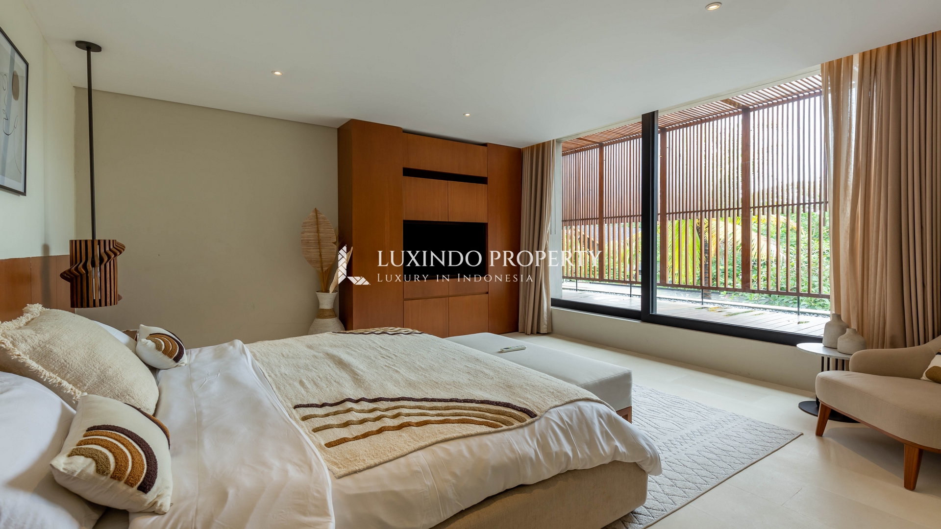 BATU BELIG - MODERN DESIGNER 4 BEDROOM VILLA NEAR BY THE BEACH