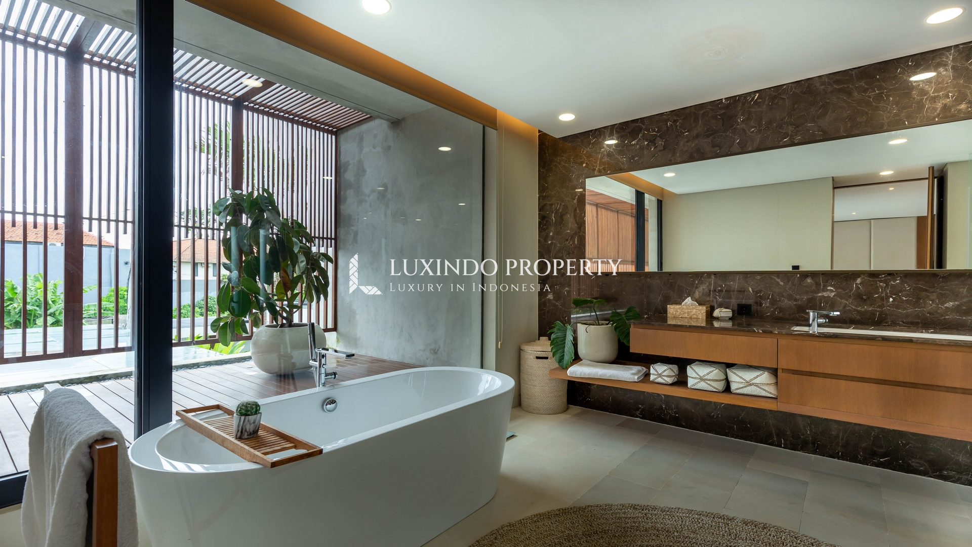 BATU BELIG - MODERN DESIGNER 4 BEDROOM VILLA NEAR BY THE BEACH