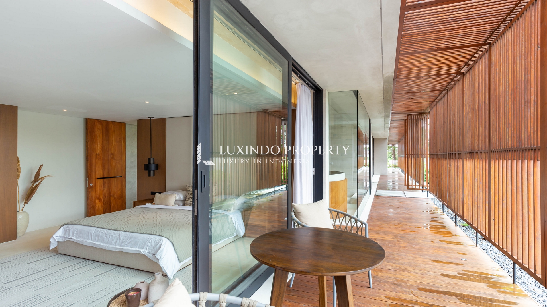 BATU BELIG - MODERN DESIGNER 4 BEDROOM VILLA NEAR BY THE BEACH