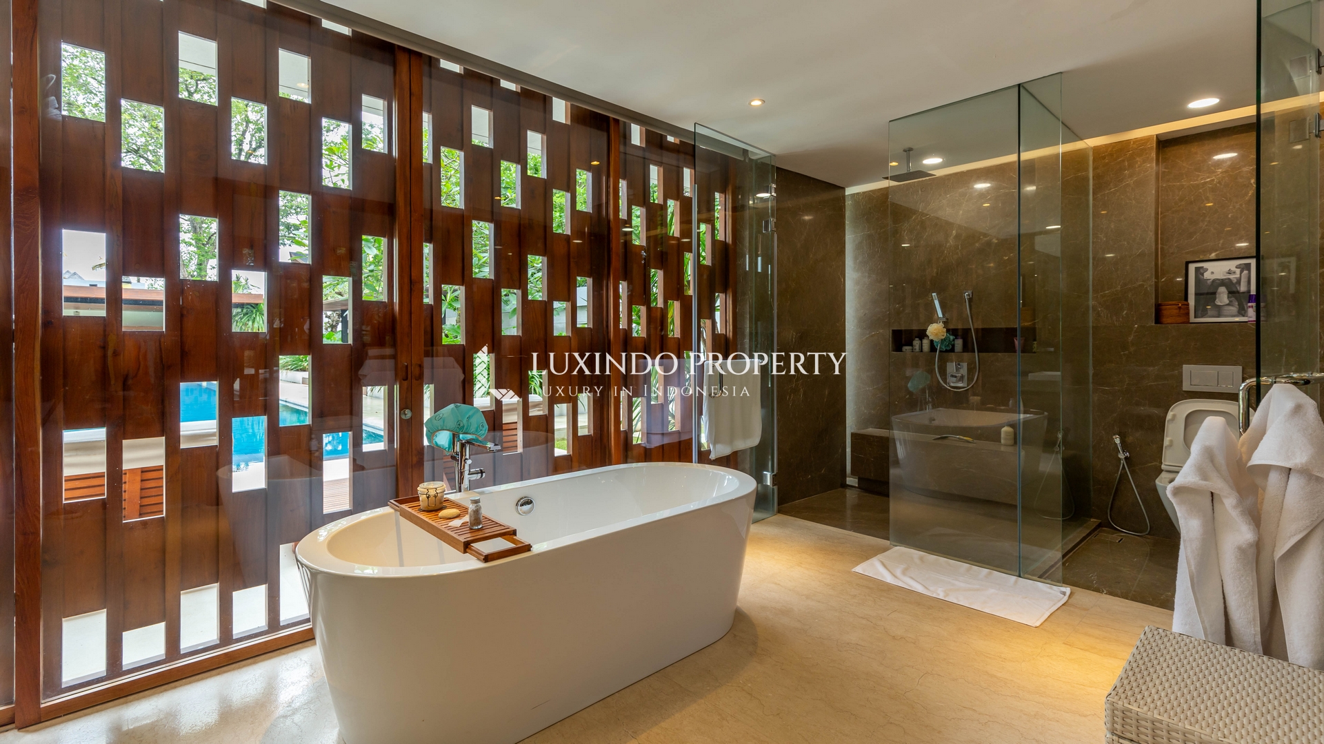 BATU BELIG - MODERN DESIGNER 4 BEDROOM VILLA NEAR BY THE BEACH