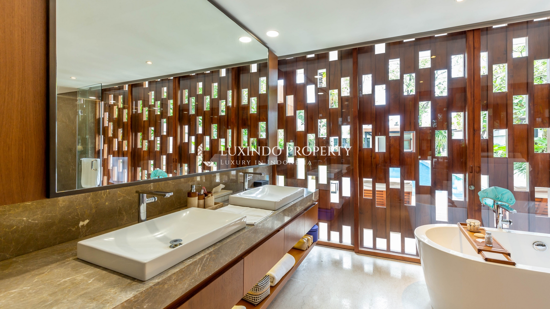 BATU BELIG - MODERN DESIGNER 4 BEDROOM VILLA NEAR BY THE BEACH