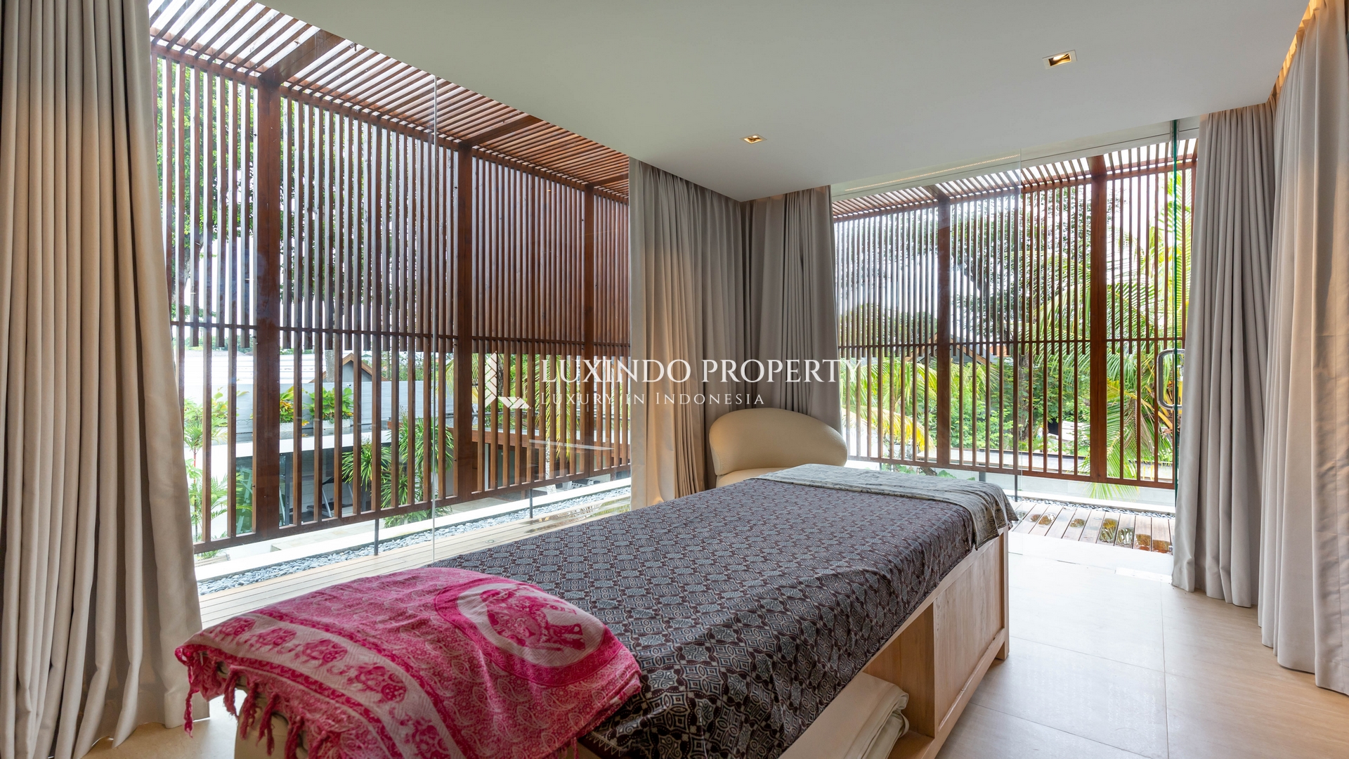 BATU BELIG - MODERN DESIGNER 4 BEDROOM VILLA NEAR BY THE BEACH