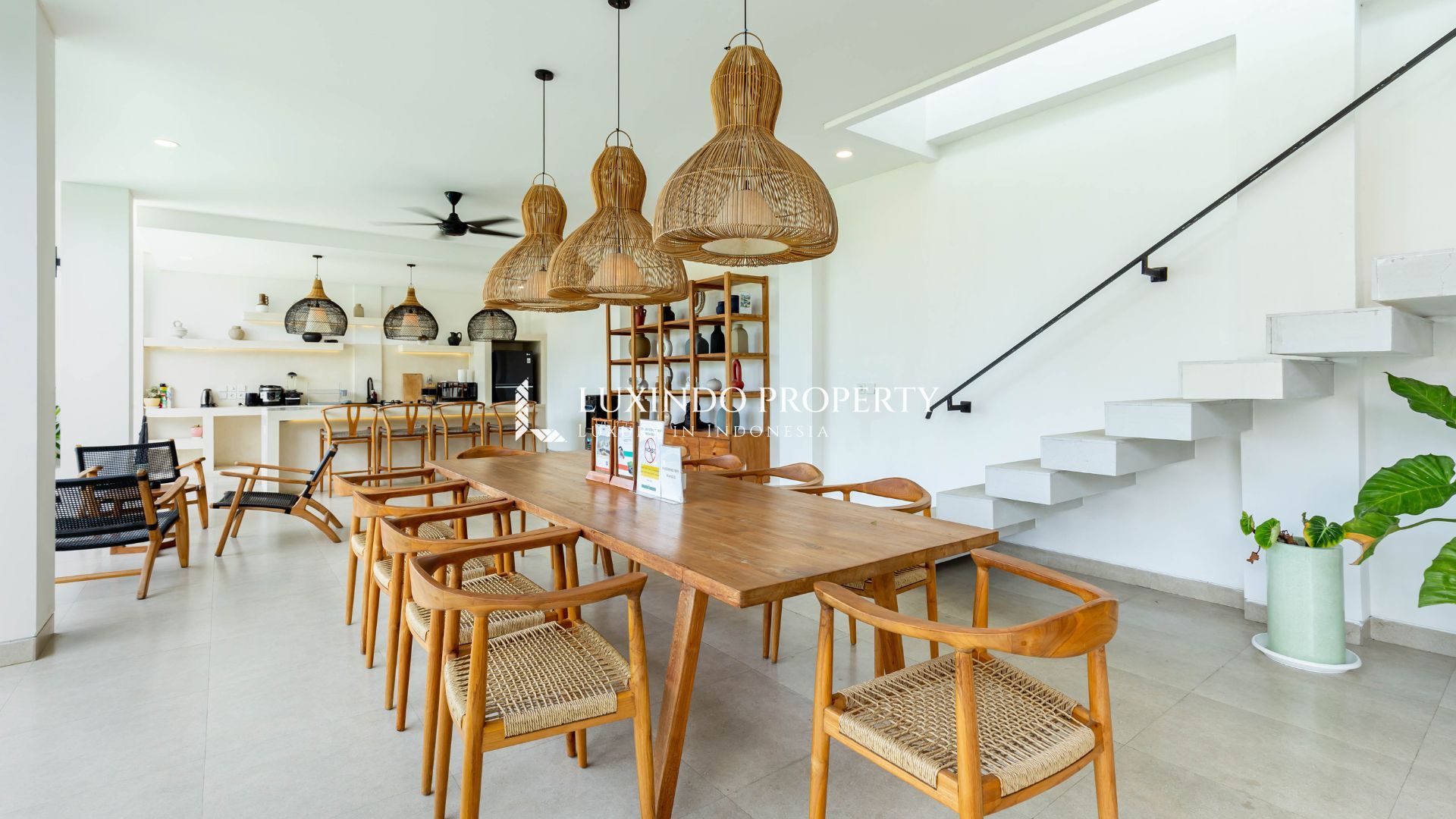 PADONAN - STYLISH 5 BEDROOM RETREAT FOR RELAXED ISLAND LIVING