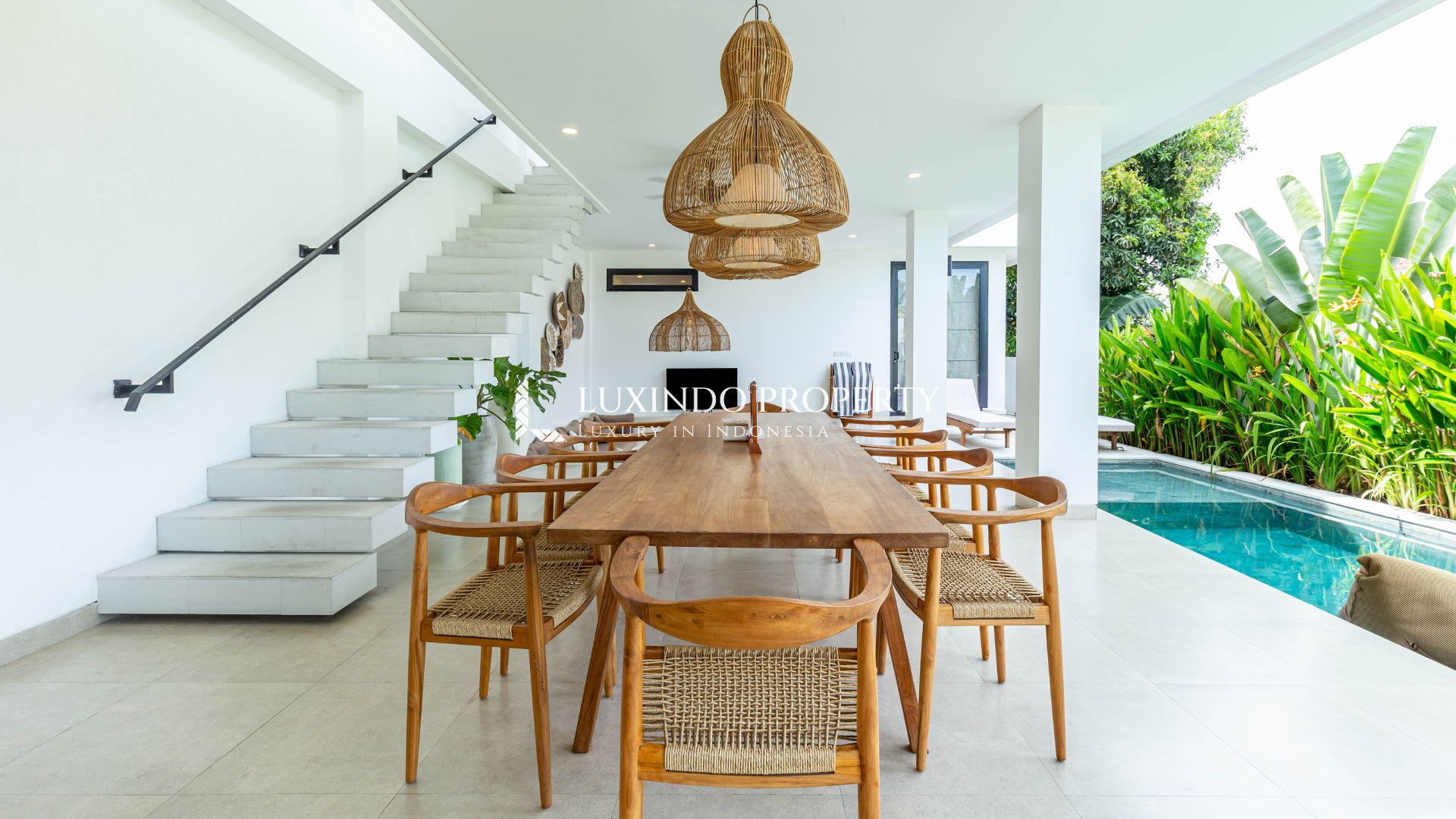 PADONAN - STYLISH 5 BEDROOM RETREAT FOR RELAXED ISLAND LIVING