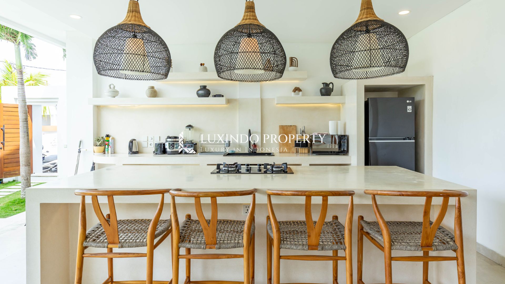 PADONAN - STYLISH 5 BEDROOM RETREAT FOR RELAXED ISLAND LIVING