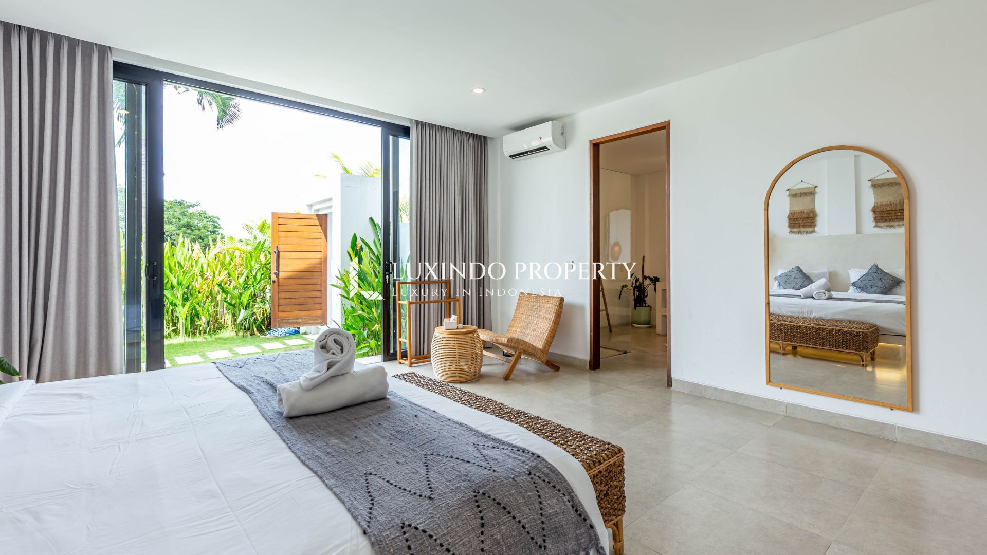 PADONAN - STYLISH 5 BEDROOM RETREAT FOR RELAXED ISLAND LIVING