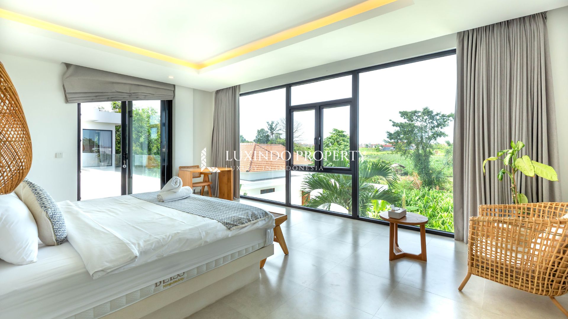 PADONAN - STYLISH 5 BEDROOM RETREAT FOR RELAXED ISLAND LIVING