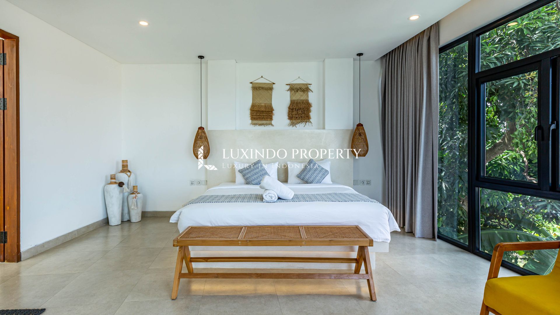 PADONAN - STYLISH 5 BEDROOM RETREAT FOR RELAXED ISLAND LIVING