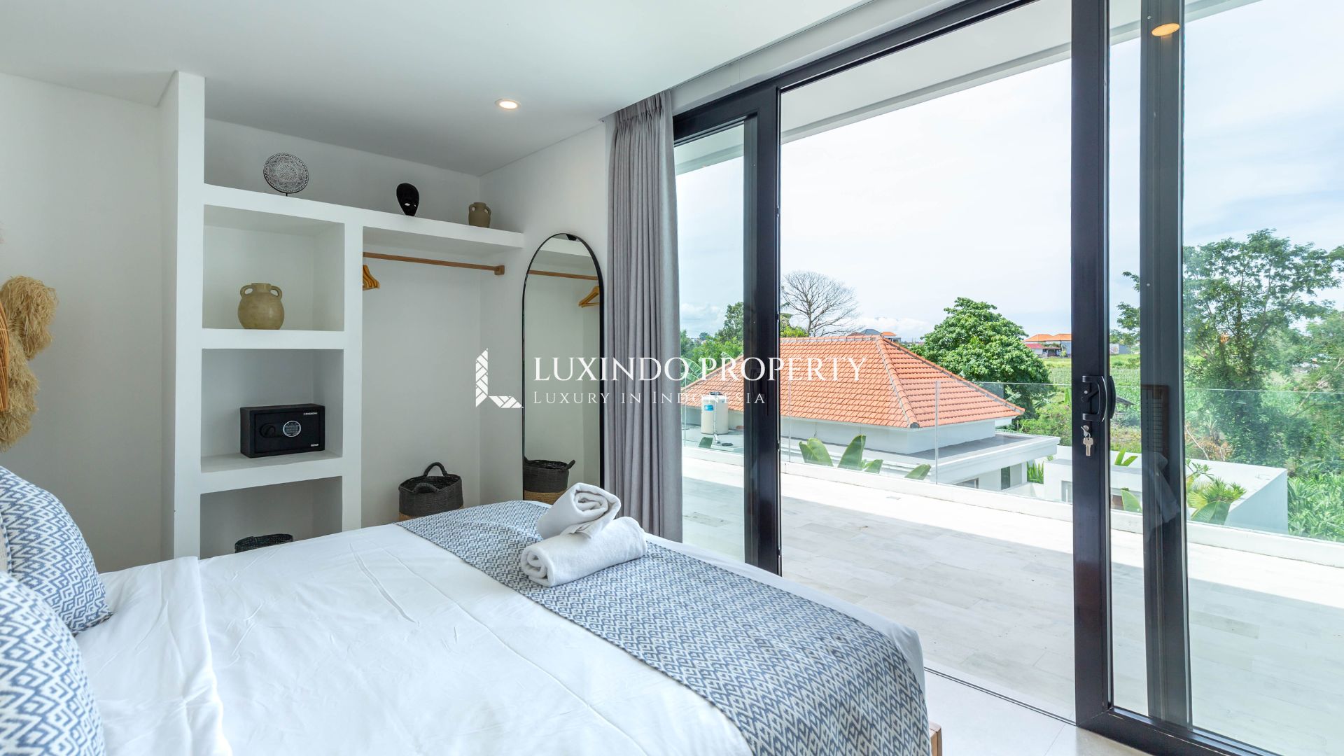 PADONAN - STYLISH 5 BEDROOM RETREAT FOR RELAXED ISLAND LIVING