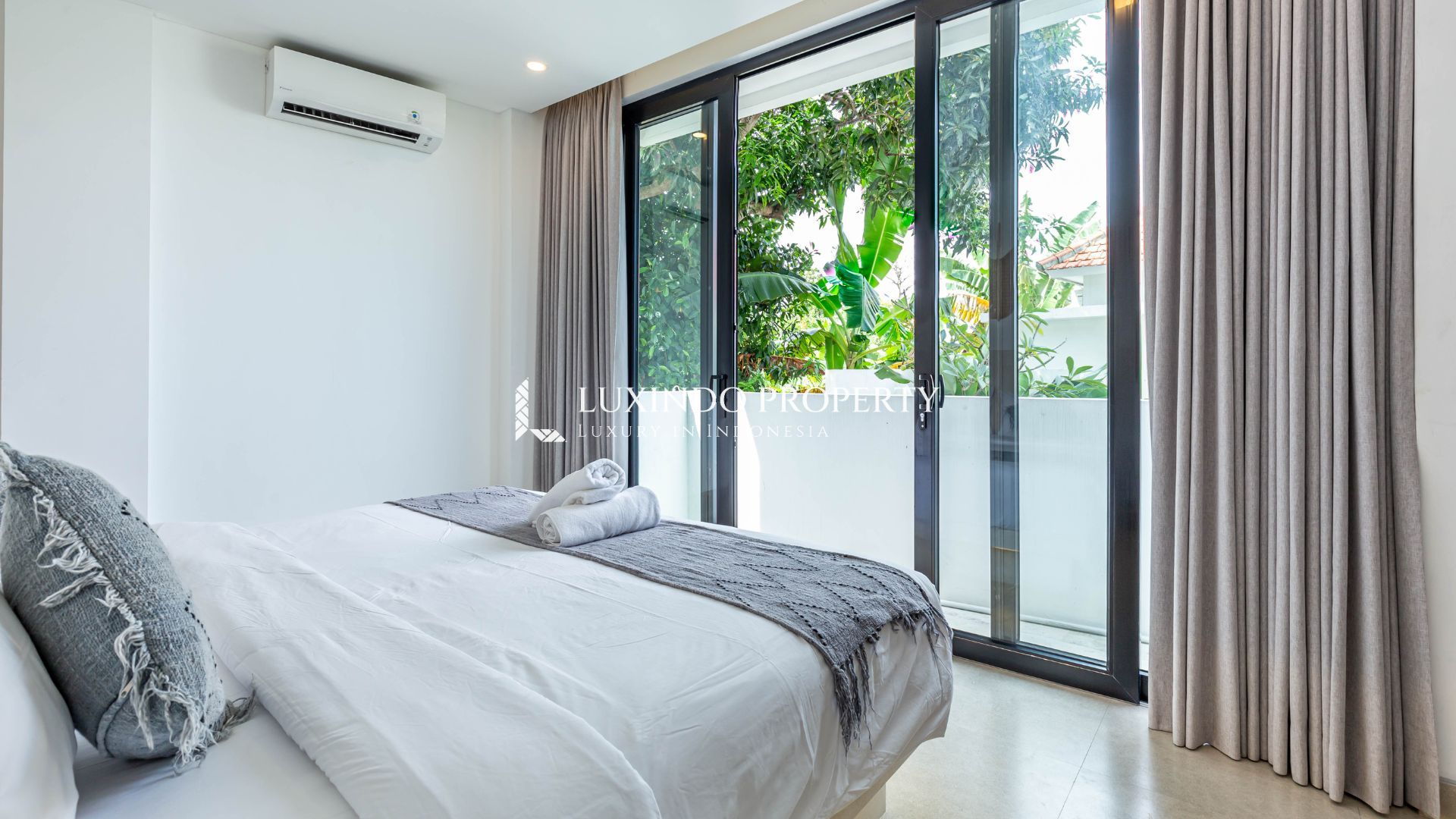 PADONAN - STYLISH 5 BEDROOM RETREAT FOR RELAXED ISLAND LIVING