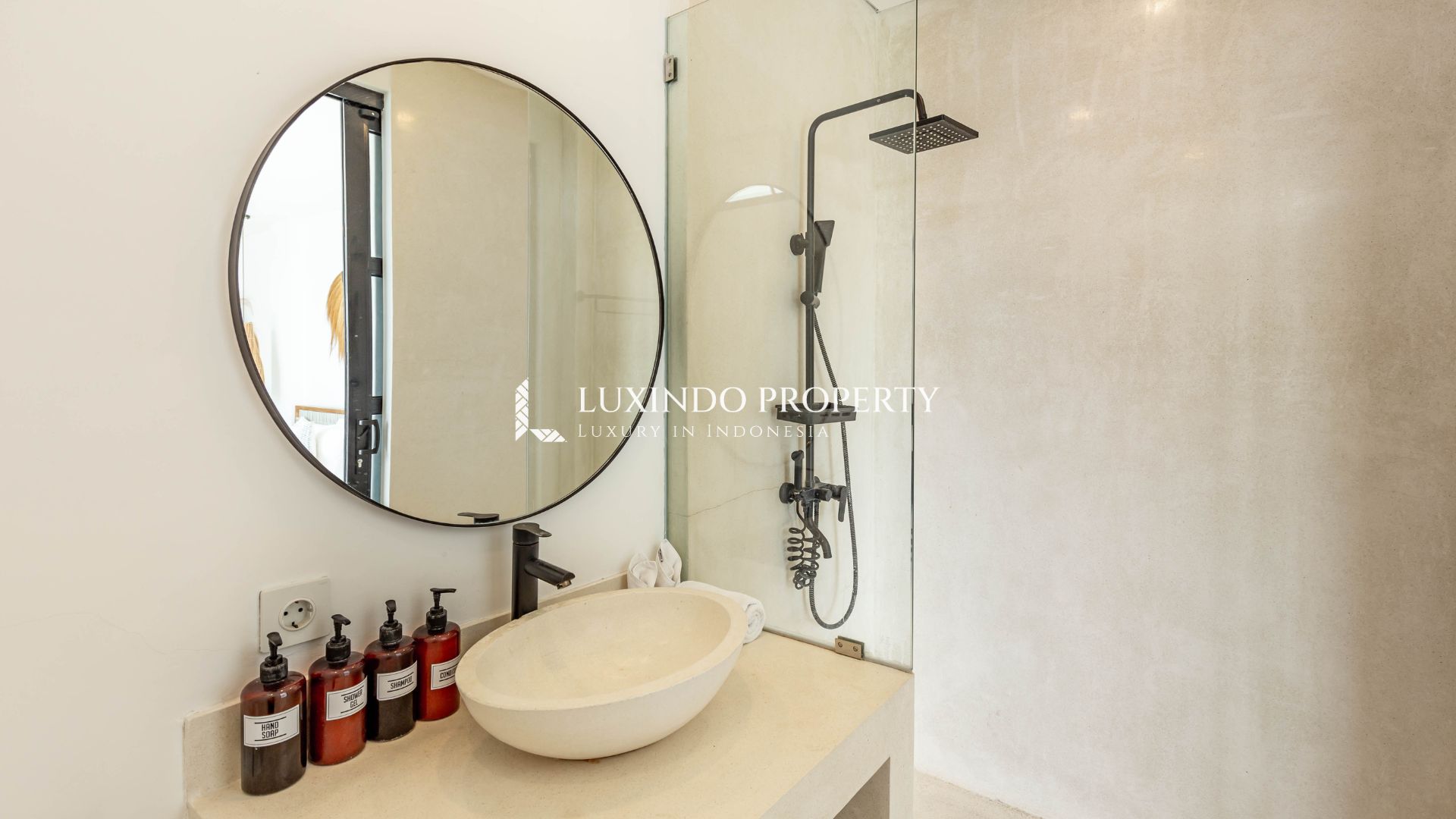 PADONAN - STYLISH 5 BEDROOM RETREAT FOR RELAXED ISLAND LIVING