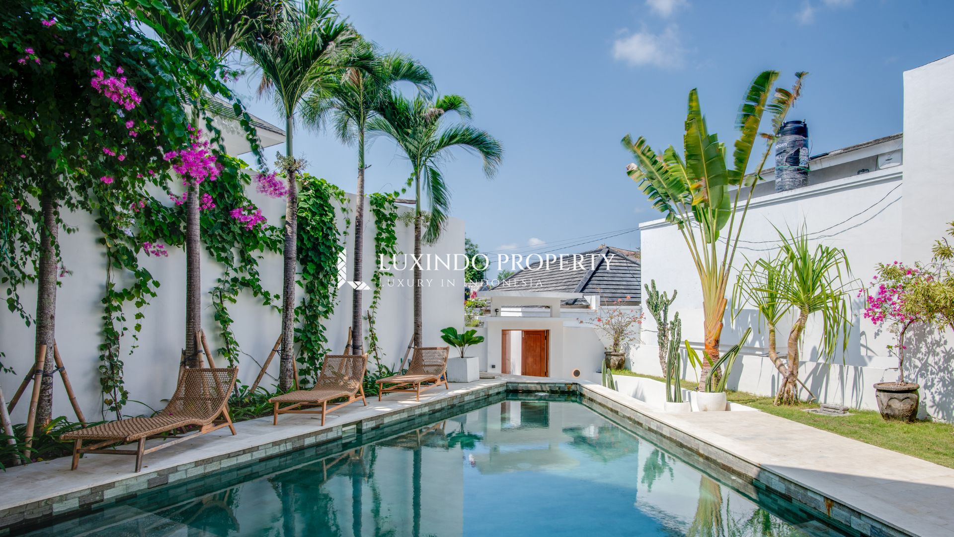 SESEH - PEACEFUL THREE BEDROOM VILLA STEPS FROM THE BEACH