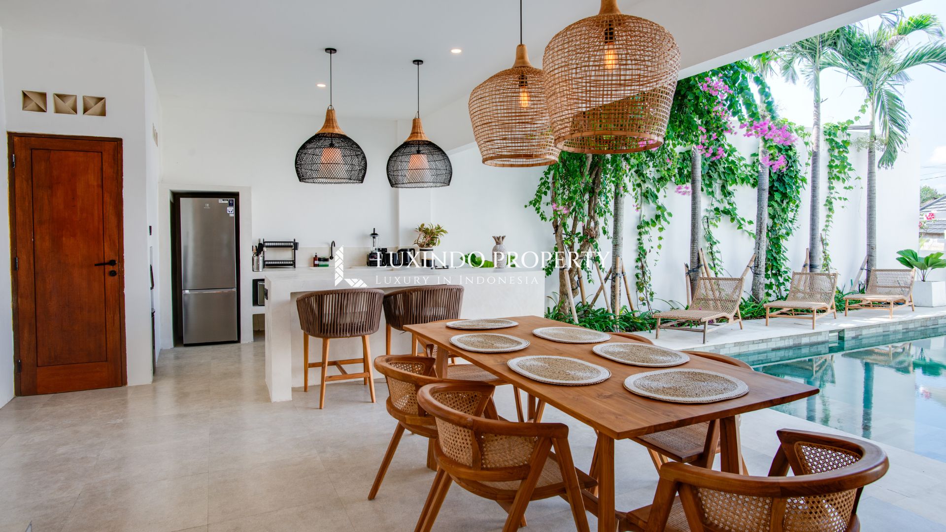 SESEH - PEACEFUL THREE BEDROOM VILLA STEPS FROM THE BEACH