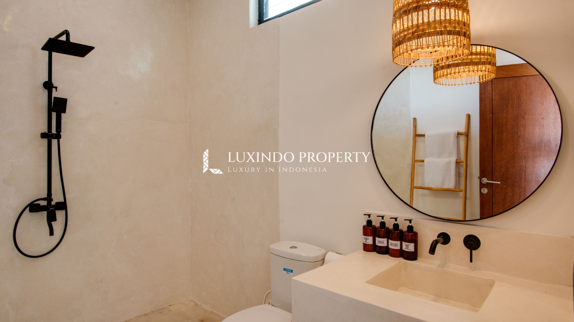 SESEH - PEACEFUL THREE BEDROOM VILLA STEPS FROM THE BEACH