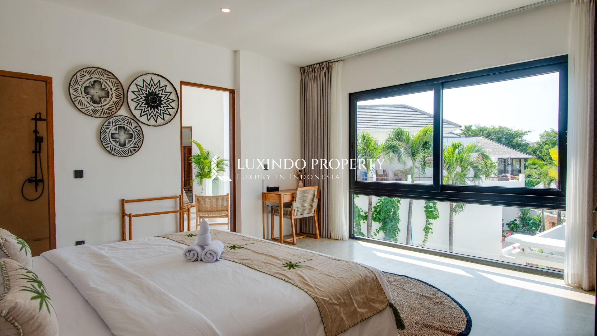 SESEH - PEACEFUL THREE BEDROOM VILLA STEPS FROM THE BEACH