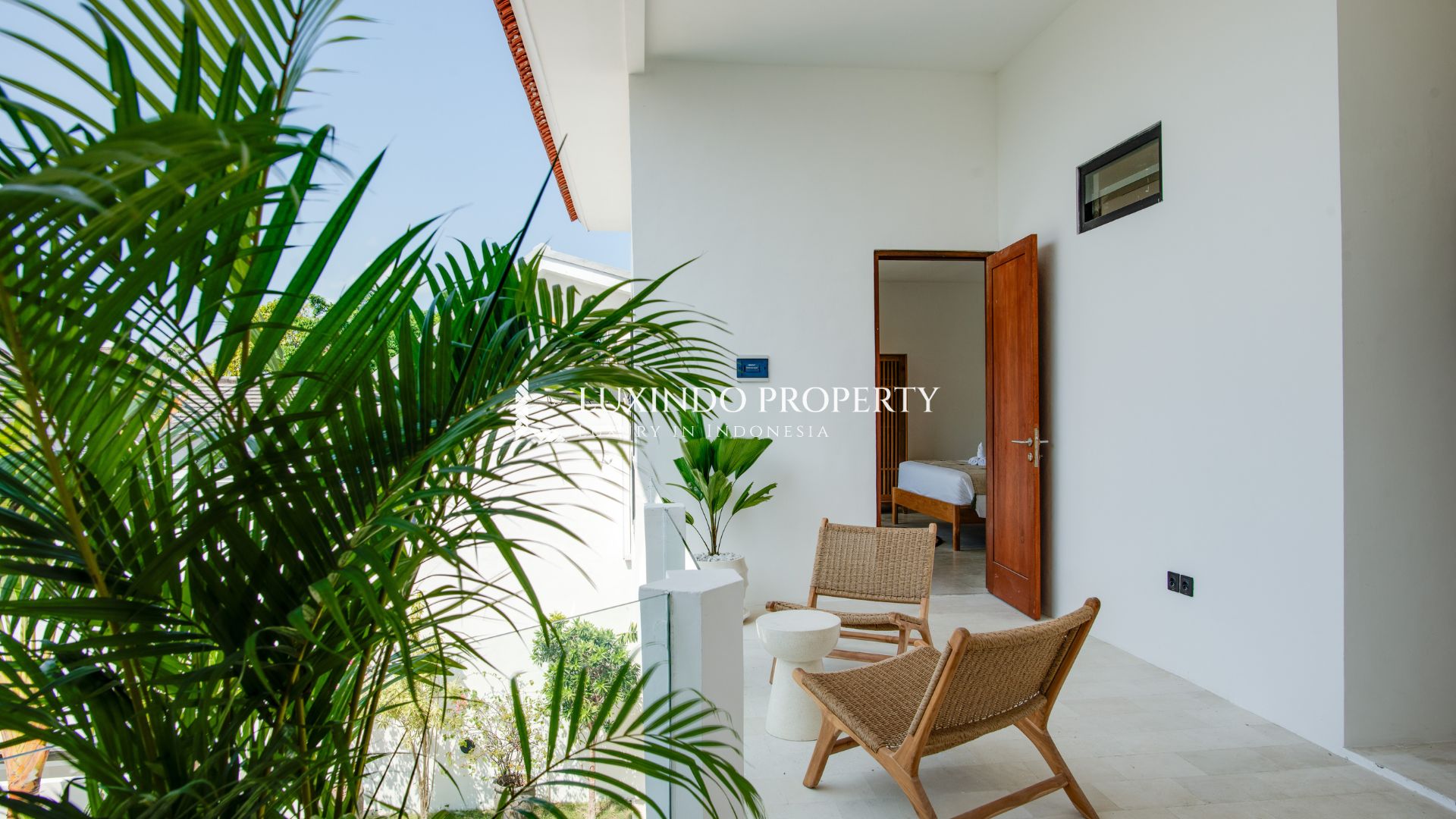 SESEH - PEACEFUL THREE BEDROOM VILLA STEPS FROM THE BEACH