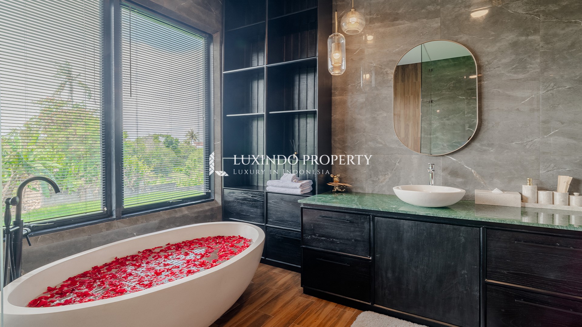 BABAKAN - MODERN MINIMALIST BRAND-NEW VILLA WITH RICE FIELD AND SUNRISE VIEW