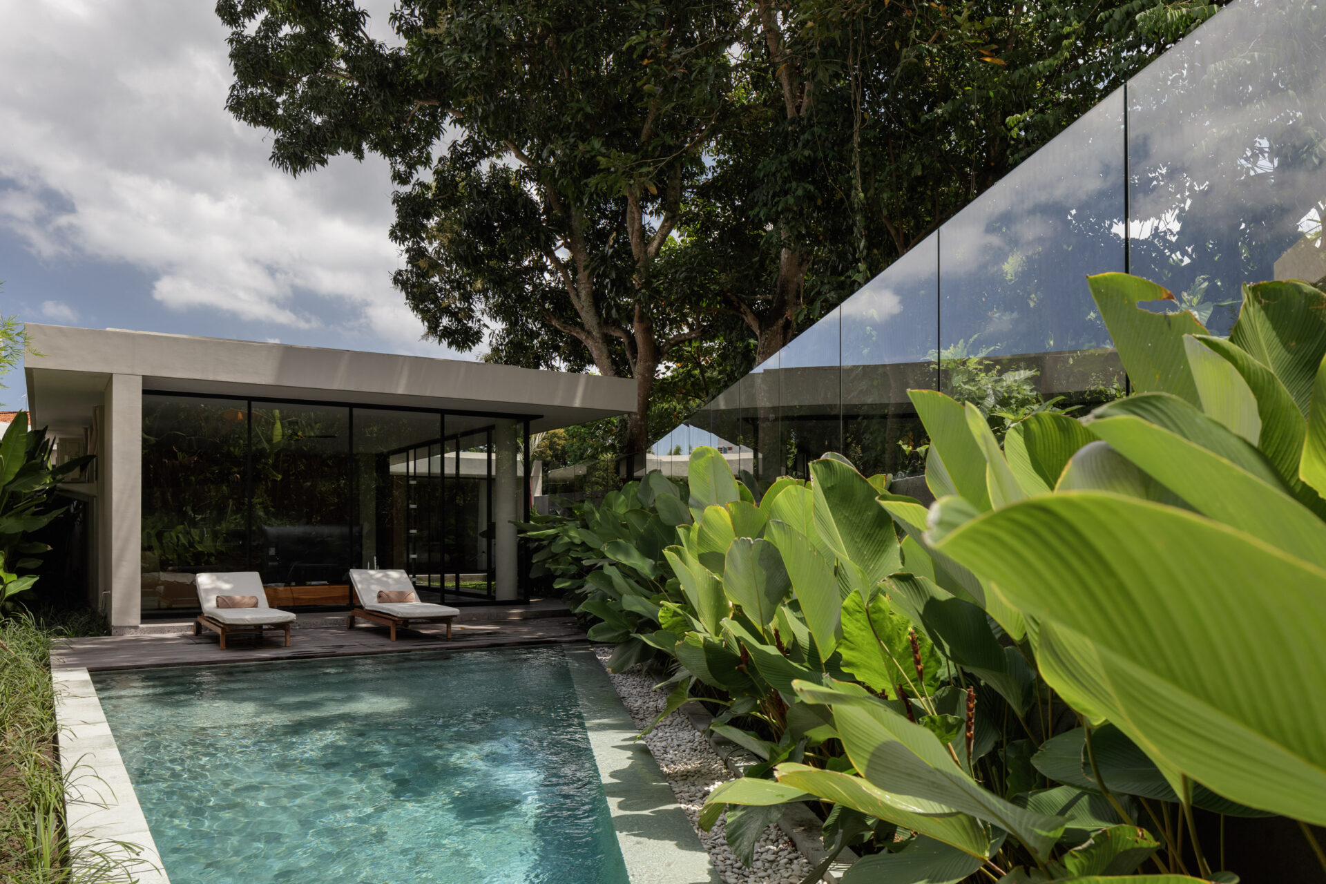 Modern Revival of Mid-Century Villa in Canggu