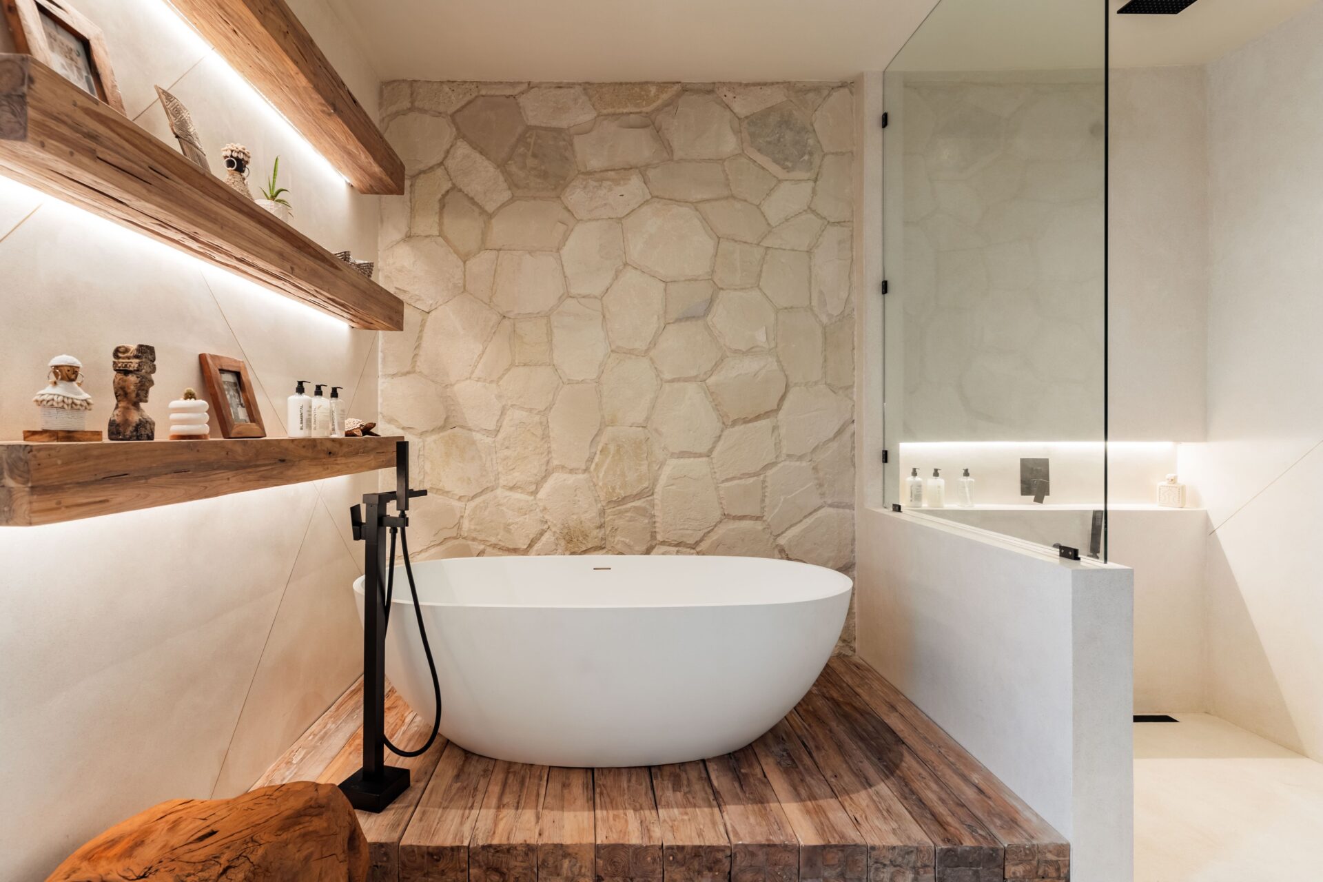 Earthy Bare Luxury Villa in Umalas