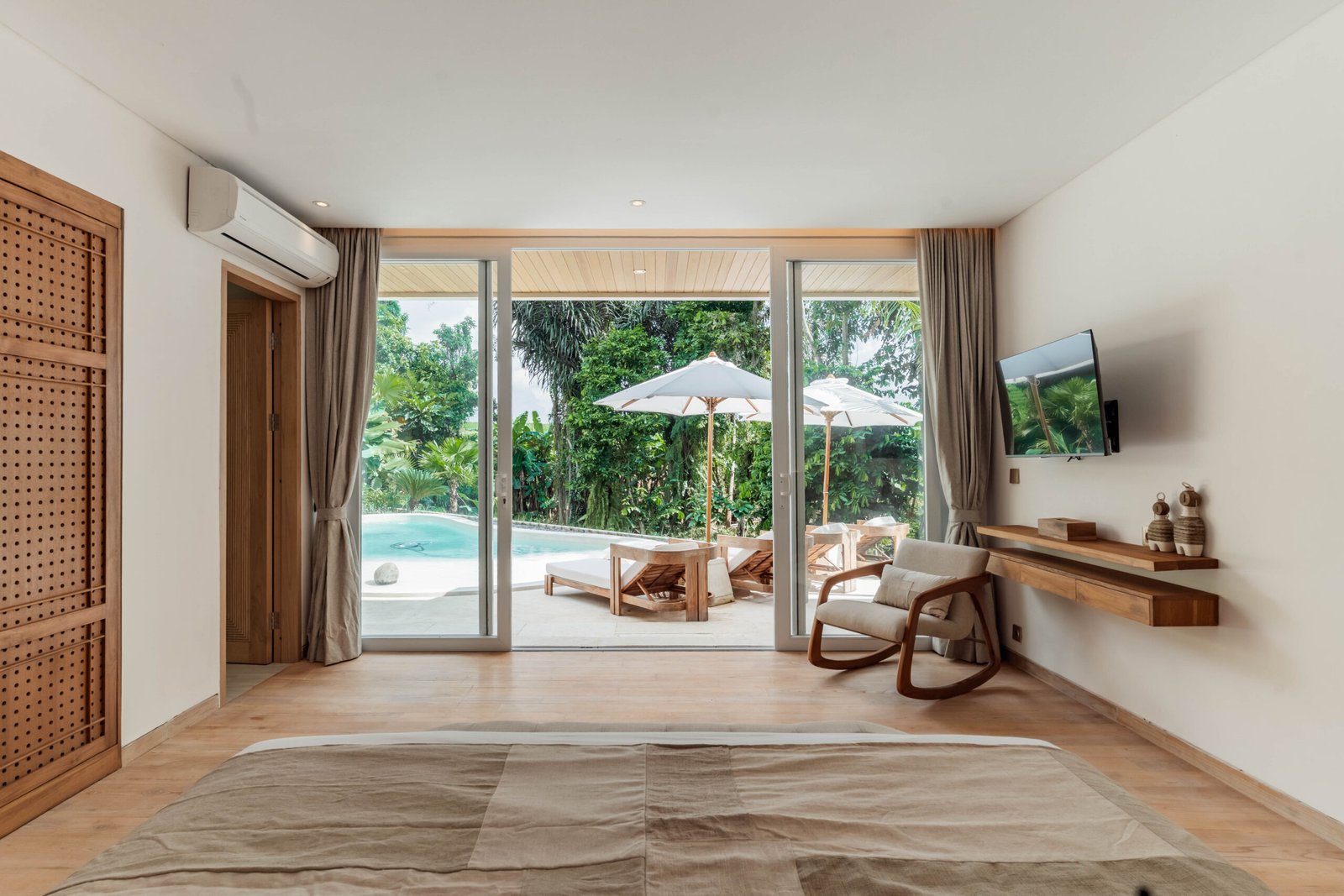 River Views Tropical Minimalist Villa in Pererenan