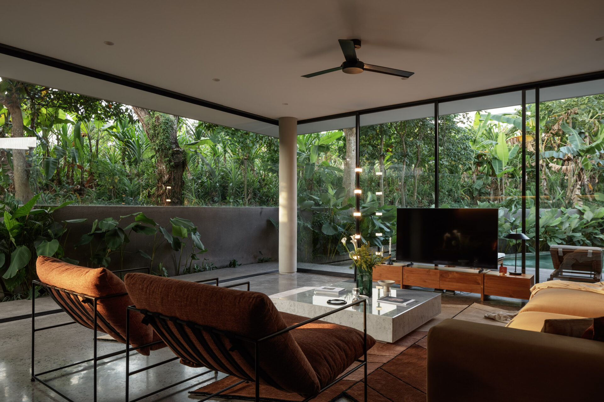 Modern Revival of Mid-Century Villa in Canggu