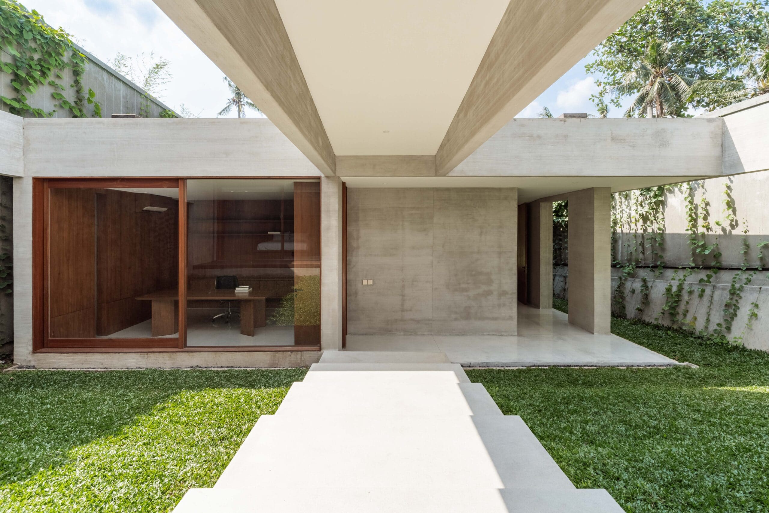 Renowned Architect Japanese Modern Villa in Pererenan