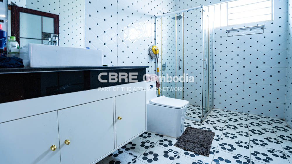 Luxurious 8 Bedroom Villa