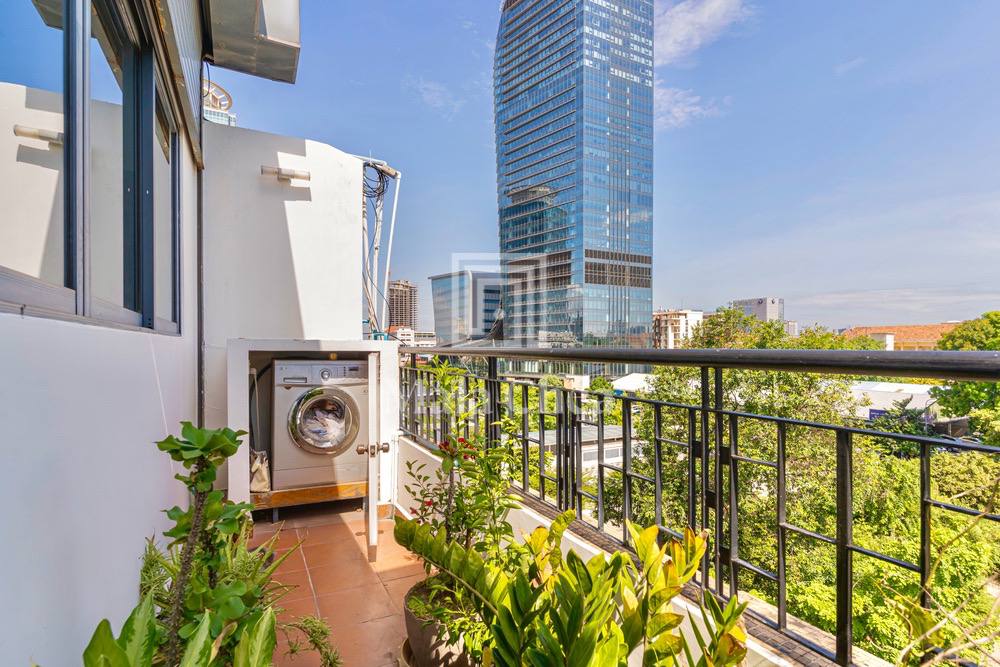 3 Bedroom Duplex Renovated Apartment