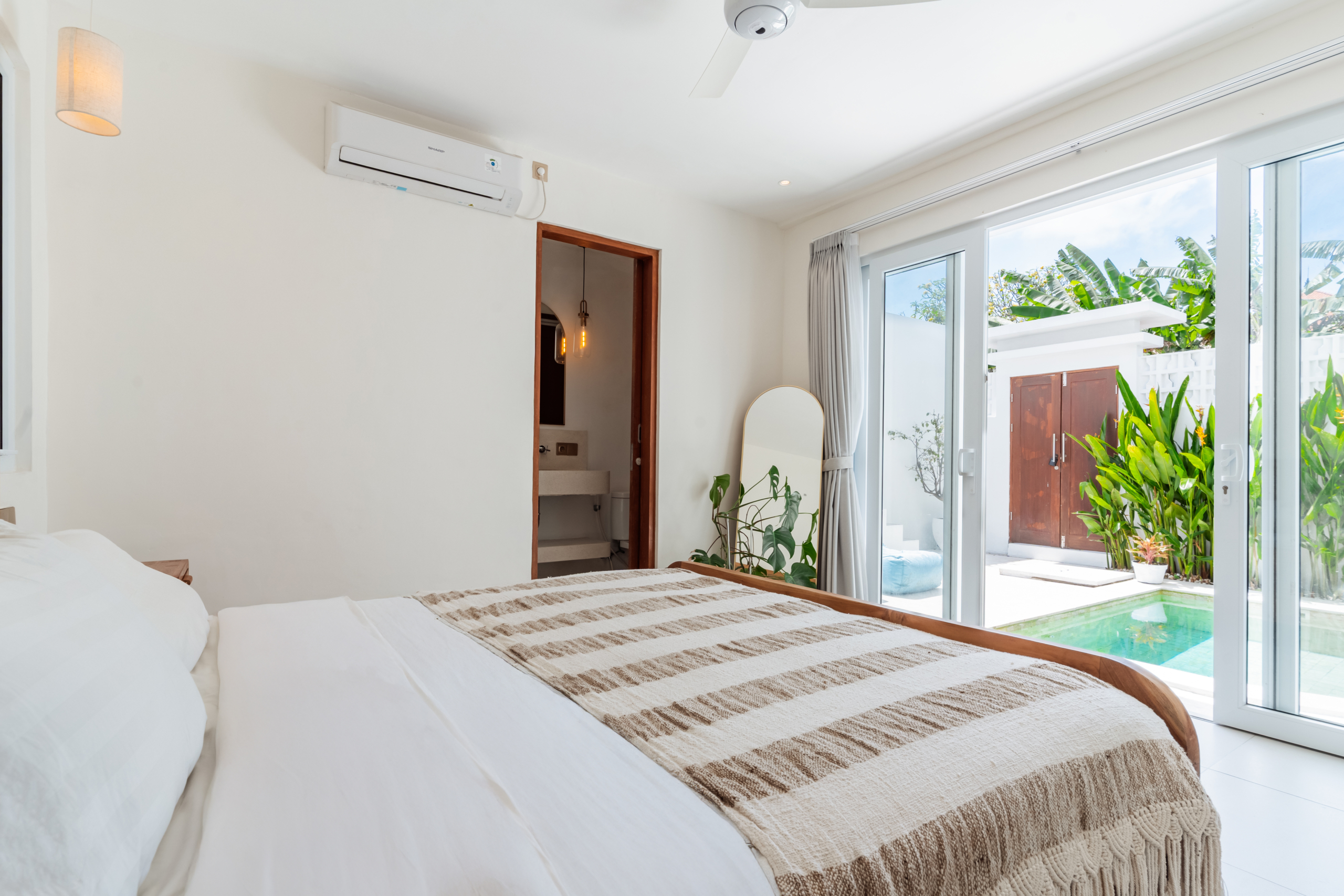 Modern 1-Bedroom Villa with Office in Canggu