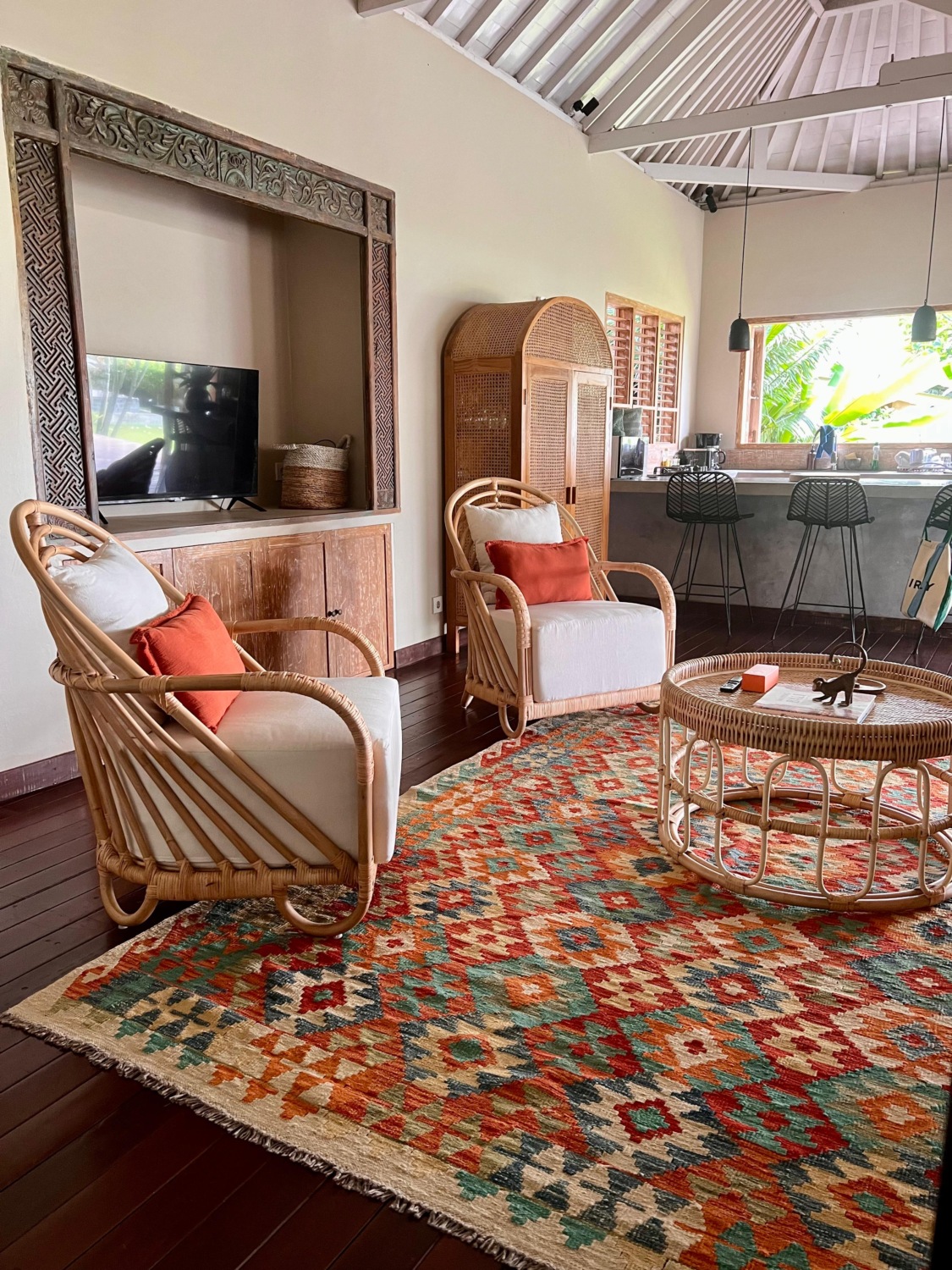 Babakan Villa with Rice Views, Garden and Infinity Pool