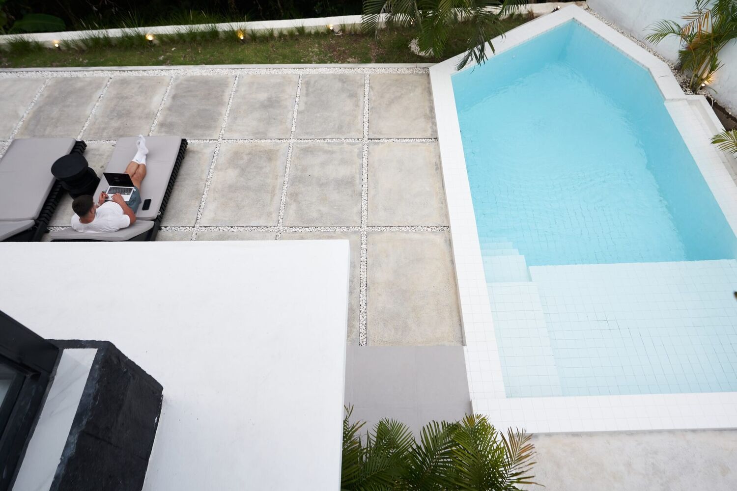 Modern & Stylish Jungle Hideaway 