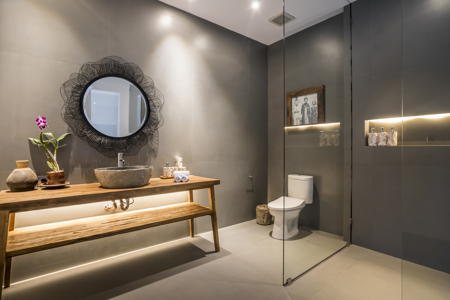 Spacious 6-Bedroom Villa