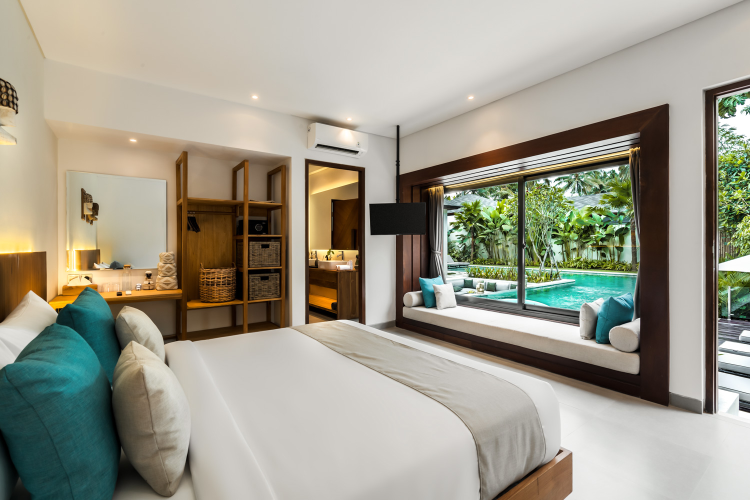 Spacious 5-Bedroom Villa with Jungle Backdrop