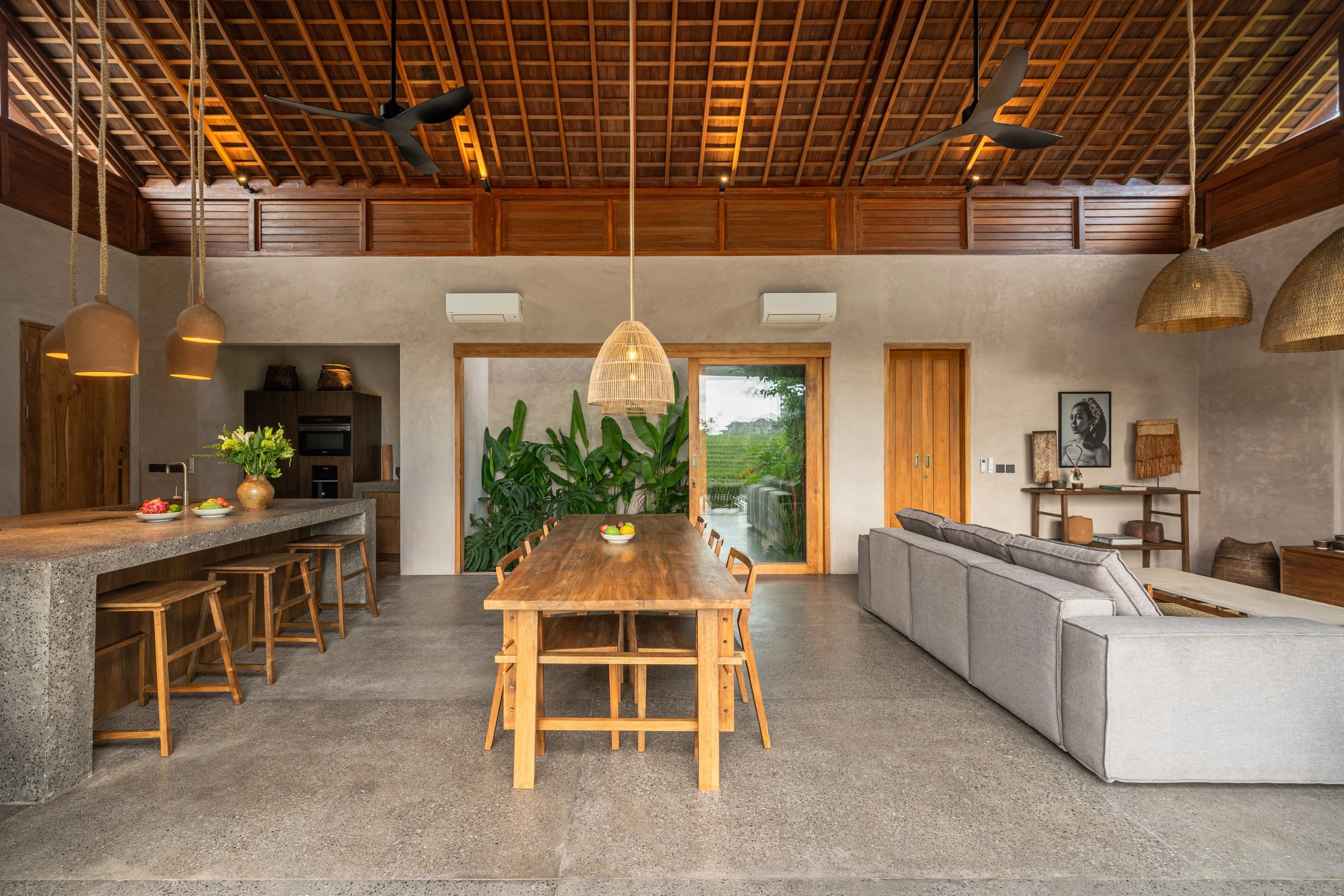 A Tropical Hideaway 2 BR Villa Facing The Rice Fields in Seseh
