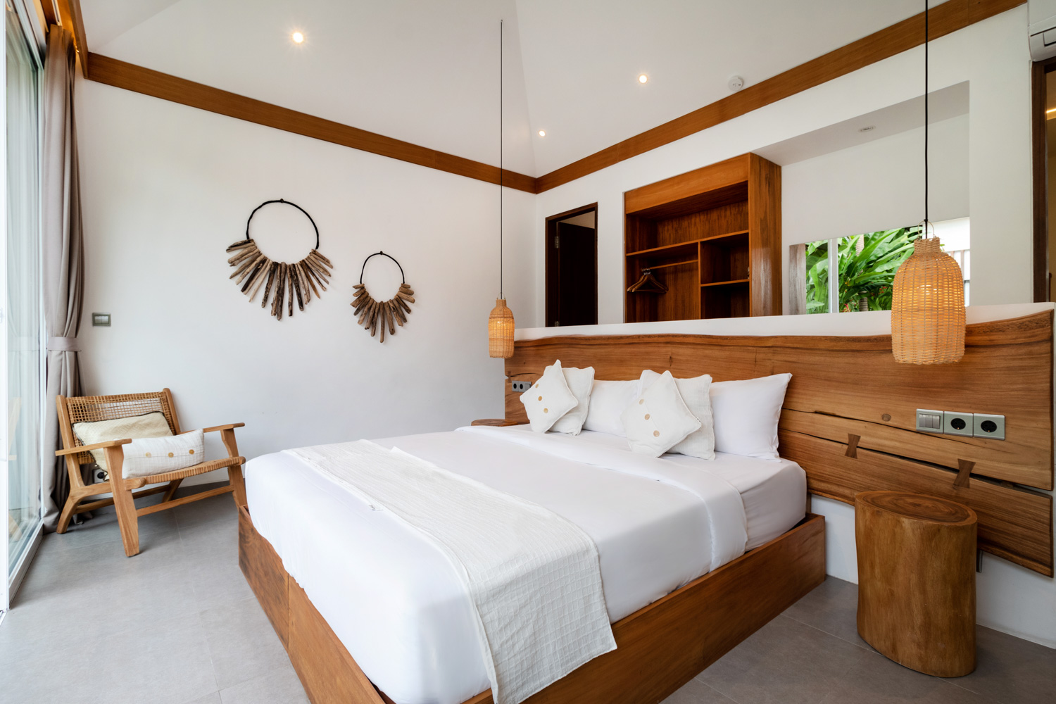 5-Bedroom Luxury Villa in Singakerta