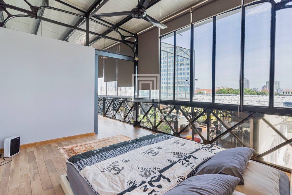 3 Bedroom Duplex Renovated Apartment