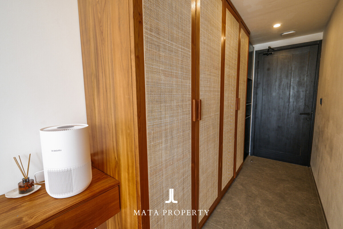 Elegant Contemporary Villa with Timeless Design 