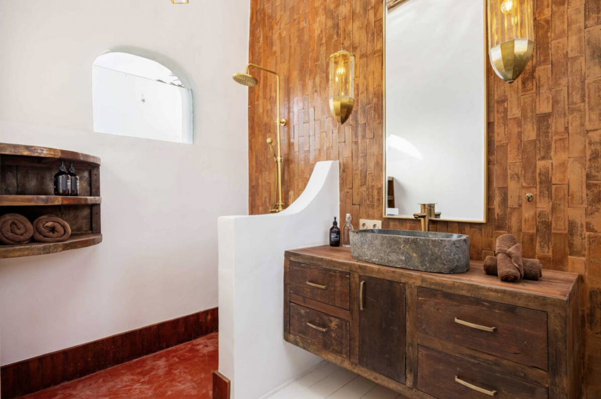 Spacious 4-Bedroom Villa with Mezzanine