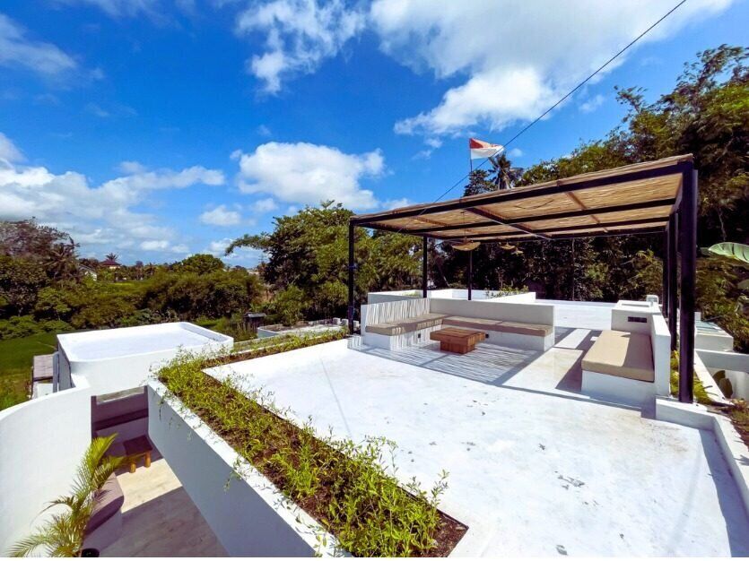 Contemporary 2-Bedroom Villa with Rooftop Terrace