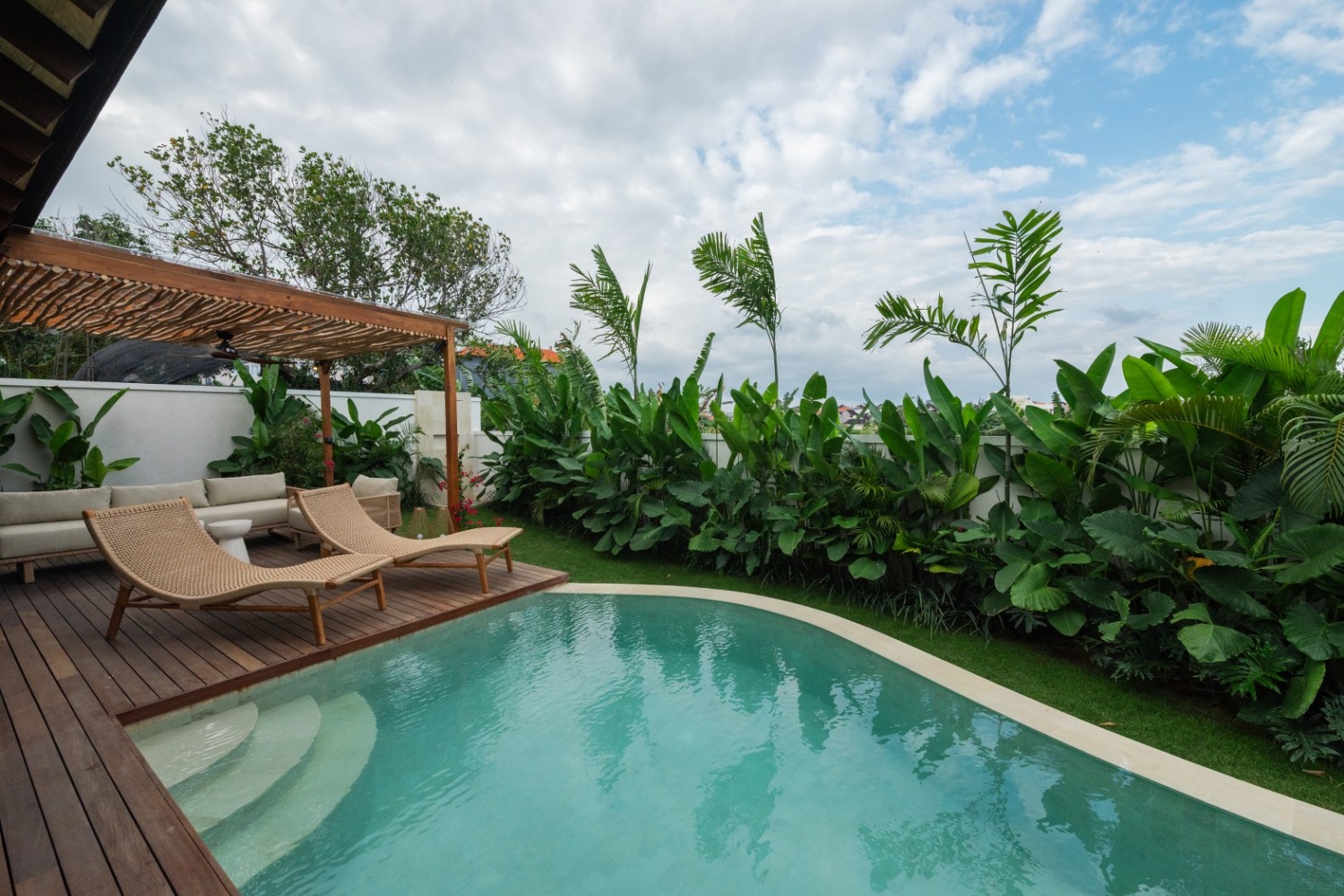 A Peaceful Villa for Sale in Babakan