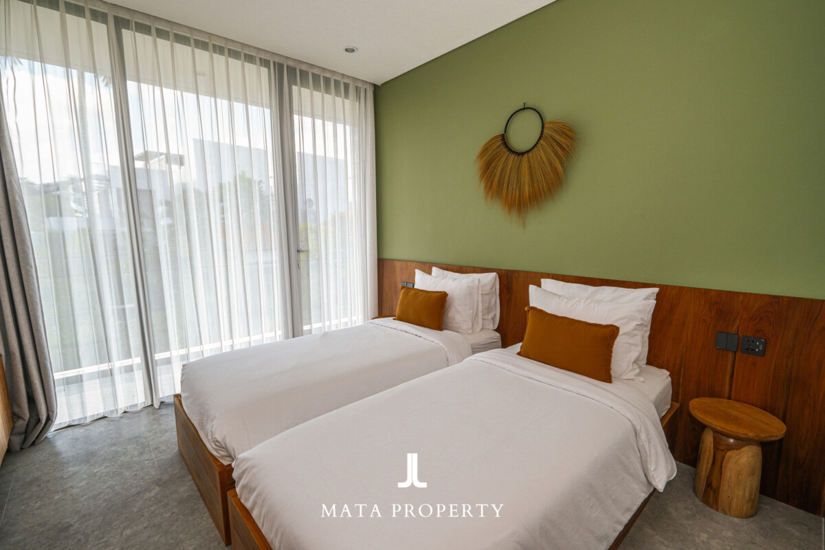 Elegant Contemporary Villa with Timeless Design 