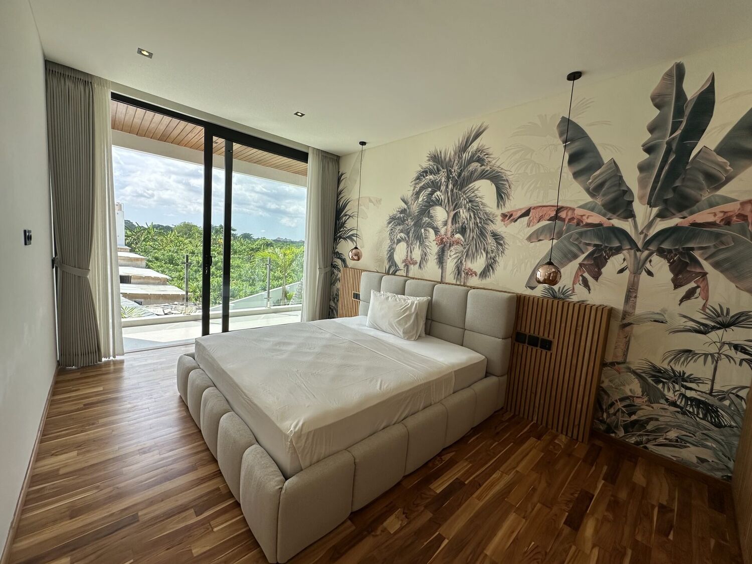 Modern Spacious 4-Bedroom Villa