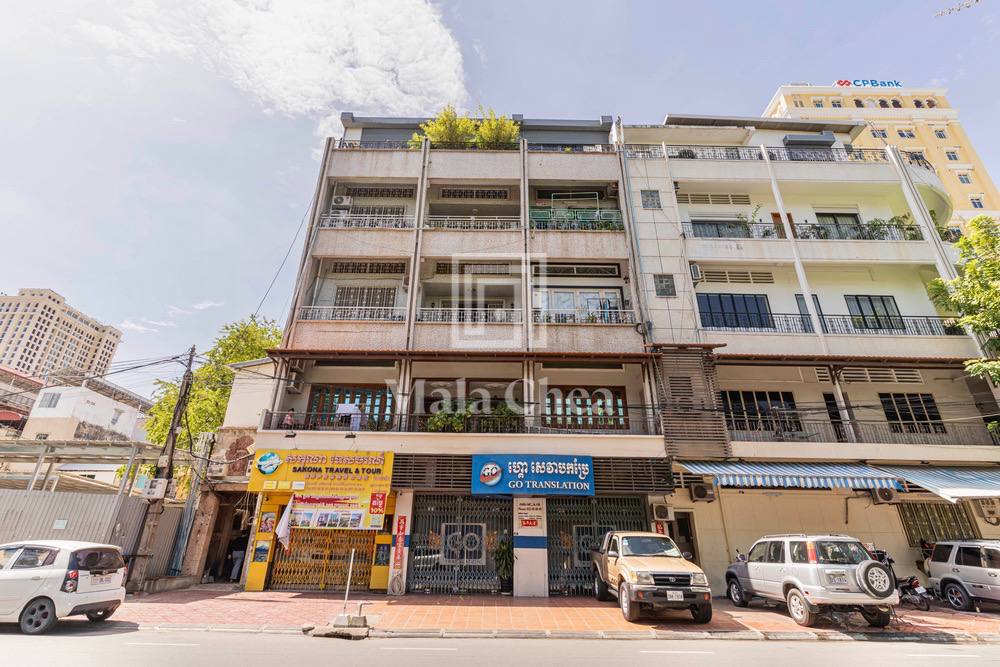 3 Bedroom Duplex Renovated Apartment