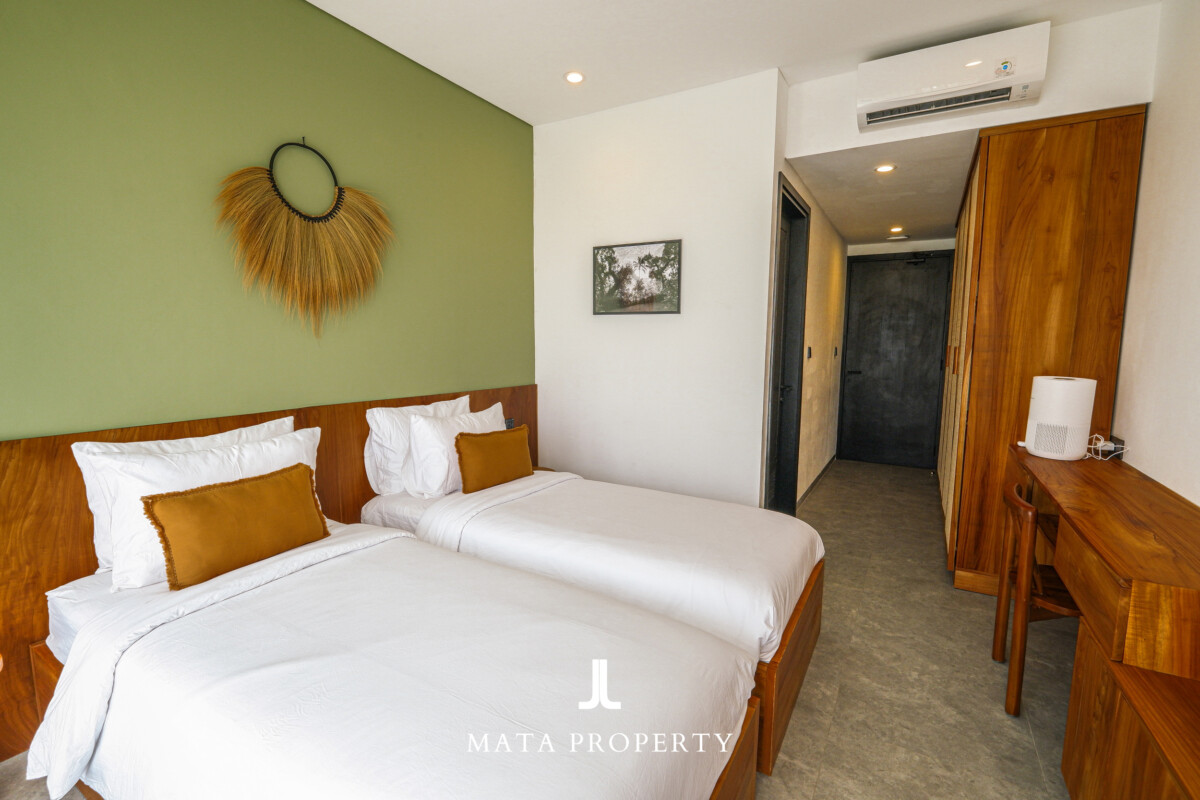 Elegant Contemporary Villa with Timeless Design 