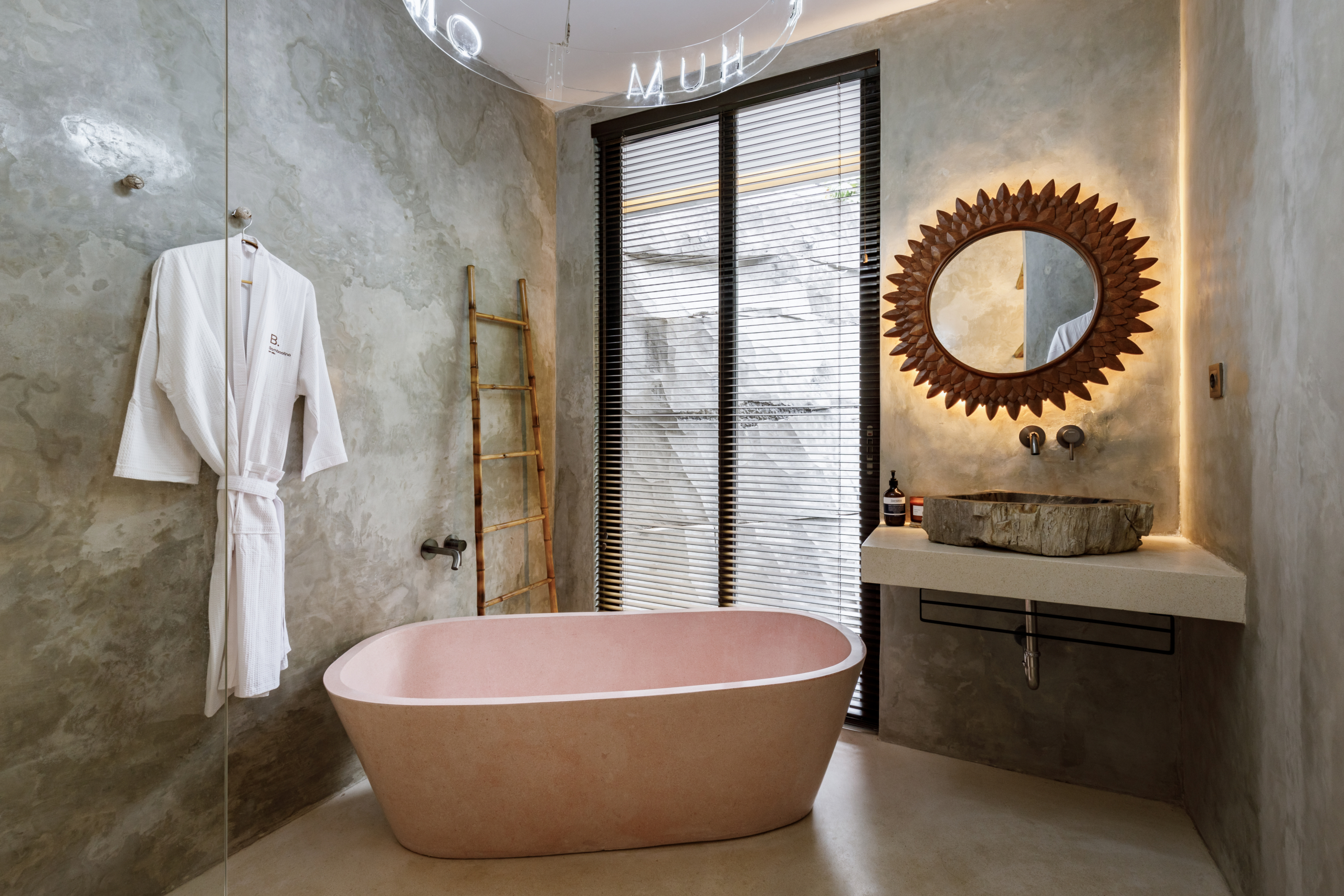 Riverside 4-Bedroom Villa with Infinity Pool in Ubud