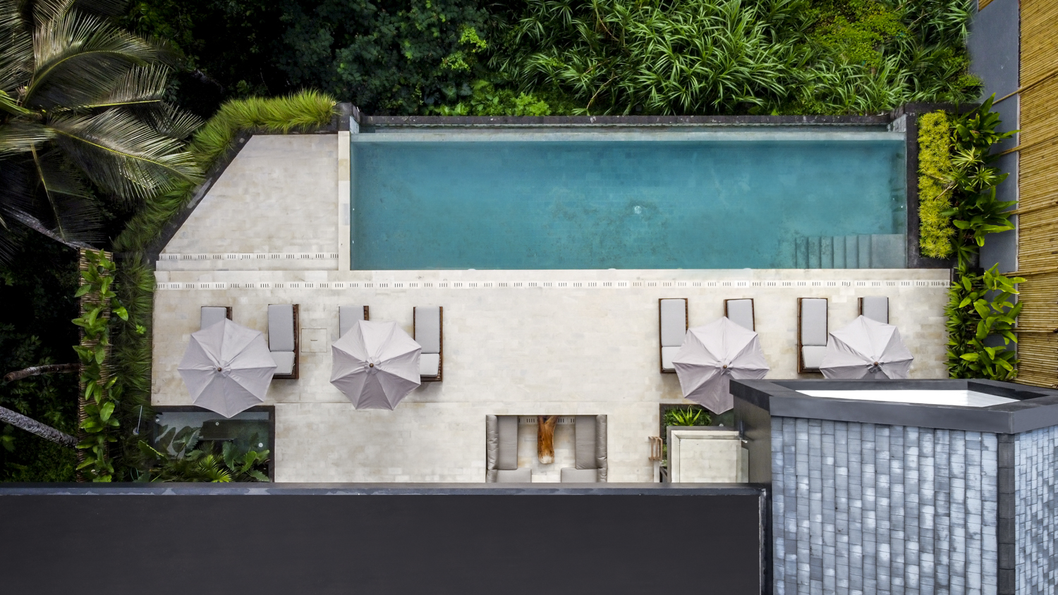 Spacious 6-Bedroom Villa